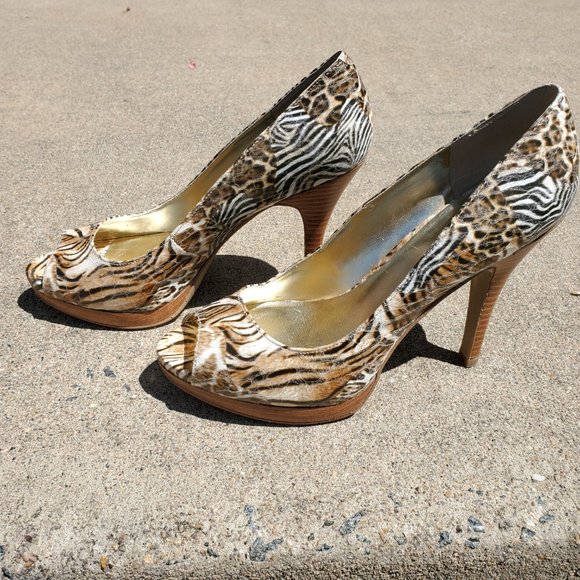 Nine west pumps,  size 7.  leopard pattern - Picture 2 of 7